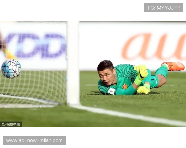 劳塔罗插入禁区后顺势推射险破门：一场足球赛的巅峰之作